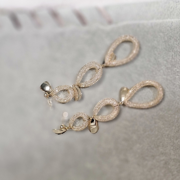 NWT Goldplated dropped earings - Picture 5 of 9